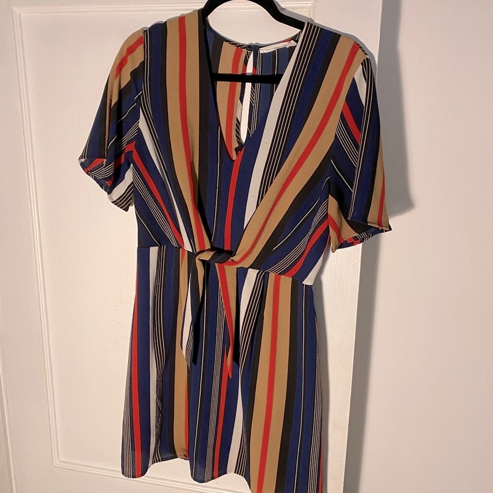 Lush modern dress with tie at the waist